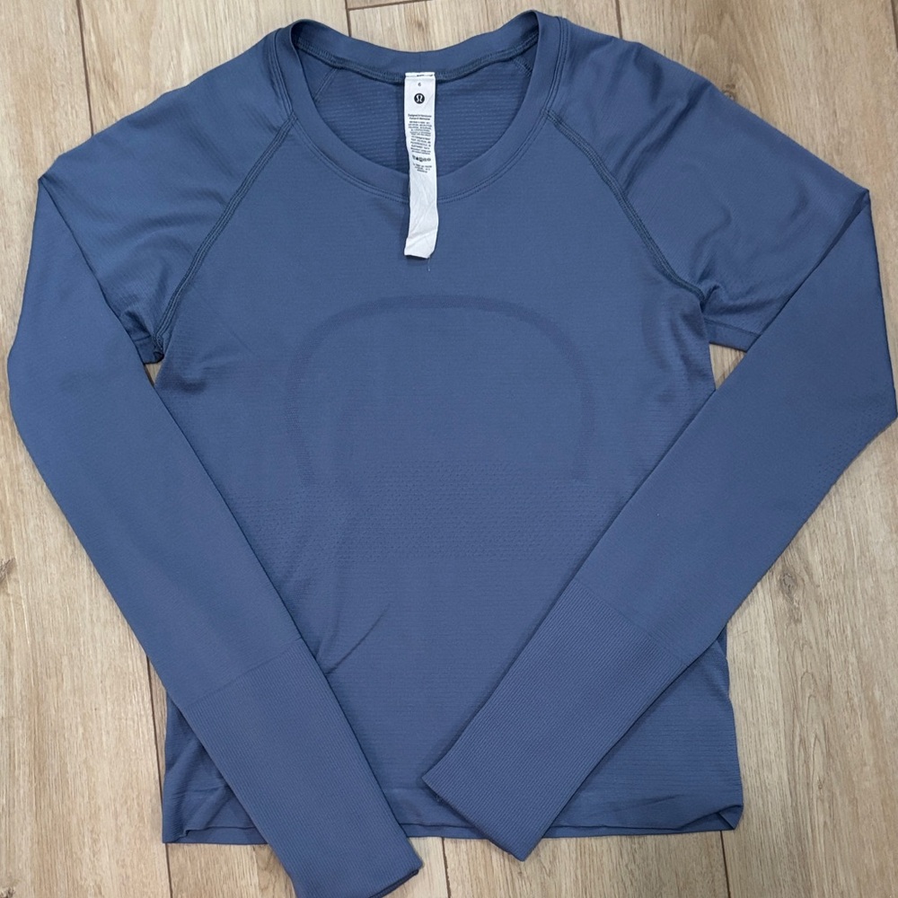 Women's Blue Lululemon Long Sleeve Top